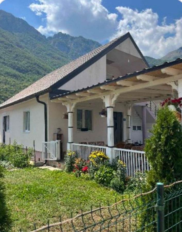 Lola Guest House Vuthaj 외부 사진