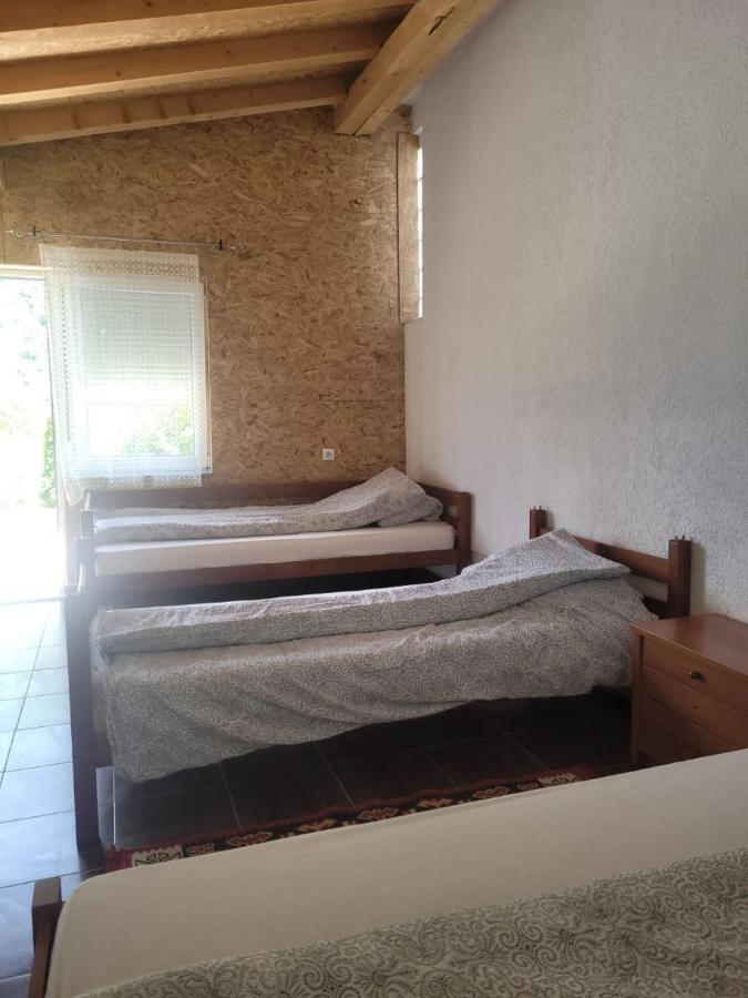 Lola Guest House Vuthaj 외부 사진