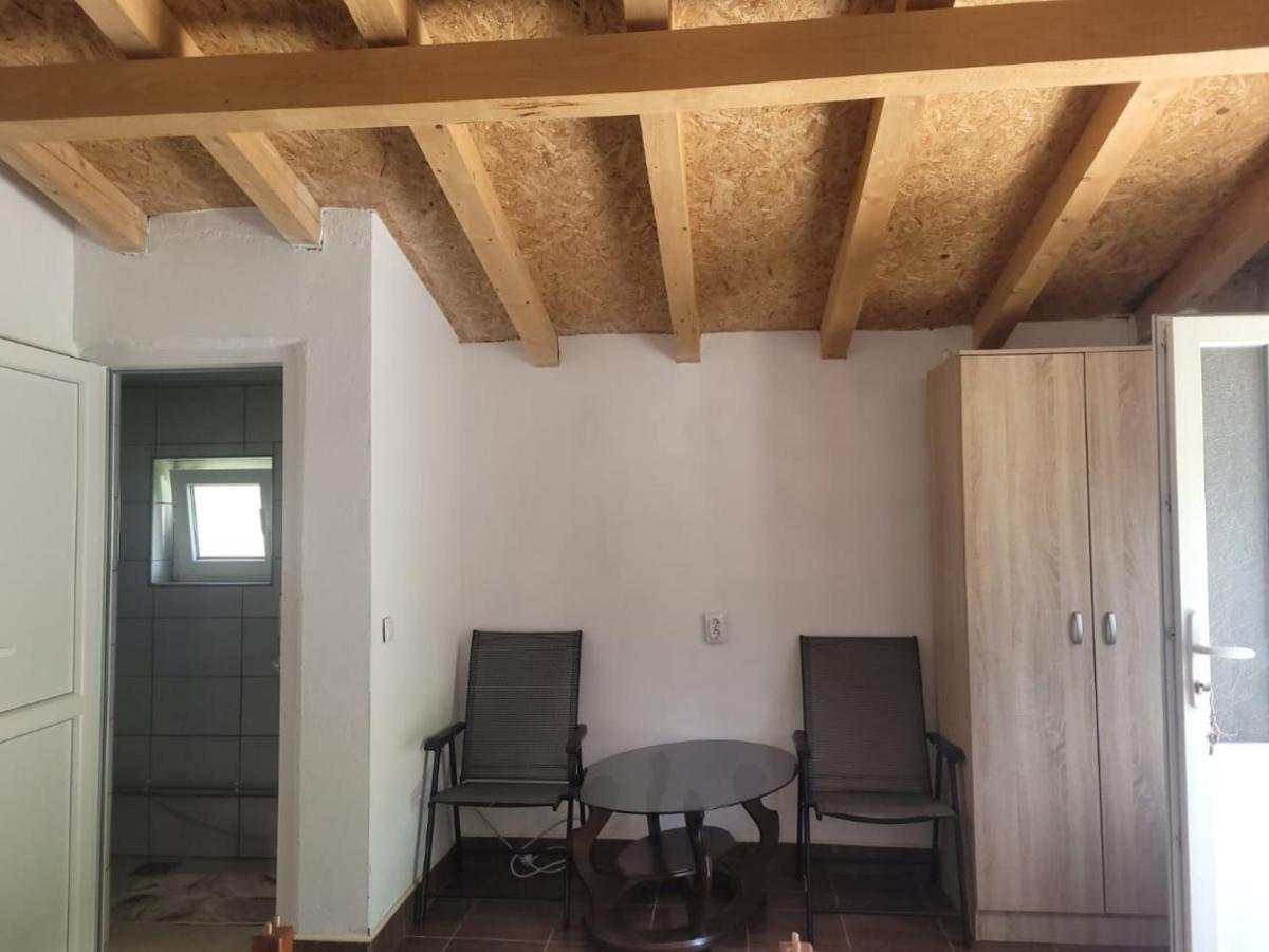 Lola Guest House Vuthaj 외부 사진