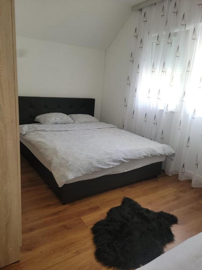 Lola Guest House Vuthaj 외부 사진