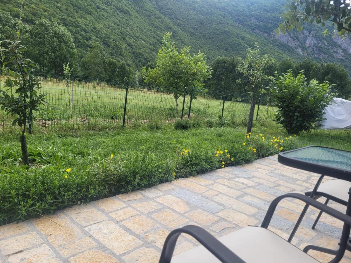 Lola Guest House Vuthaj 외부 사진
