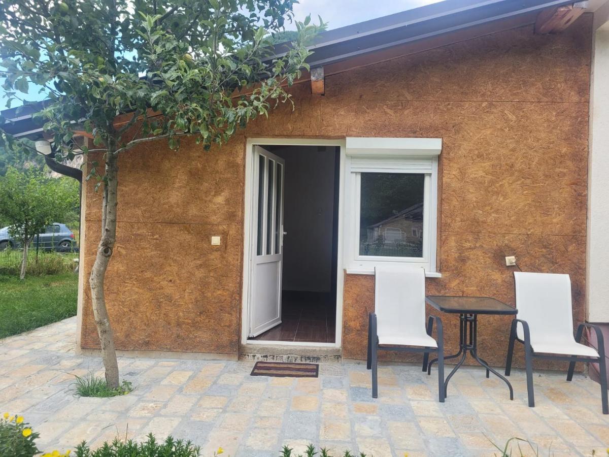 Lola Guest House Vuthaj 외부 사진