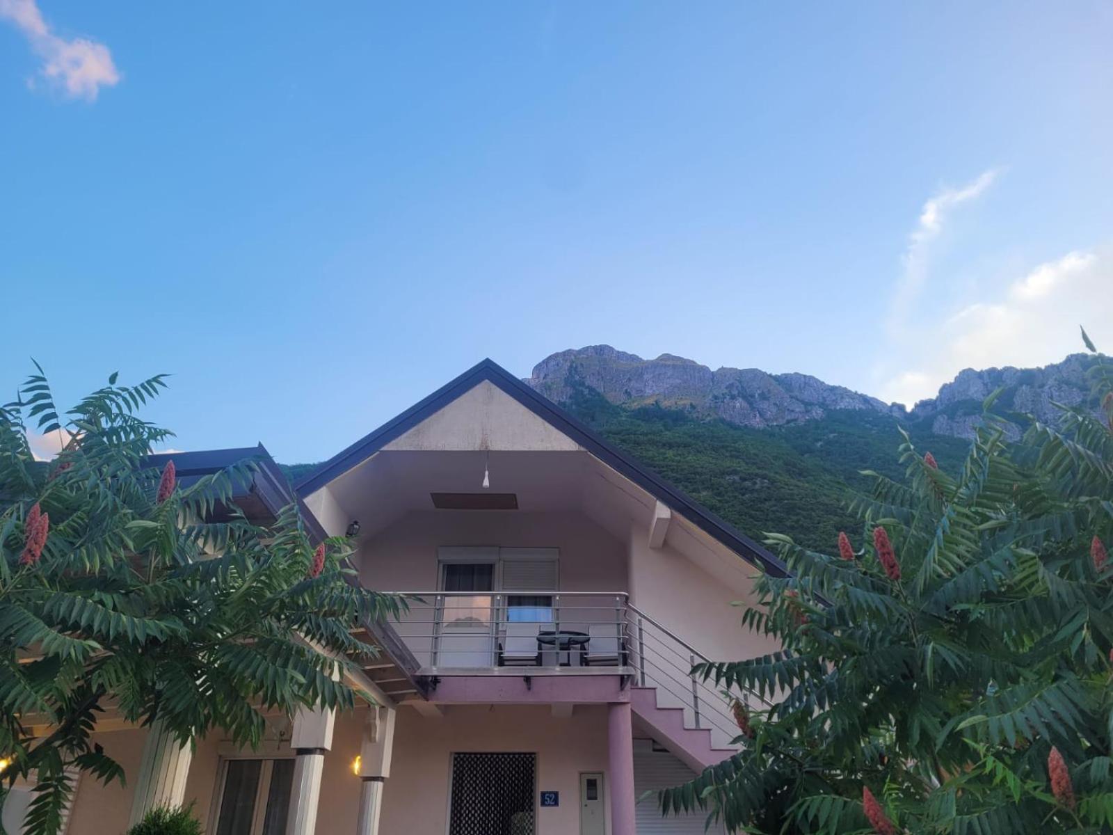 Lola Guest House Vuthaj 외부 사진