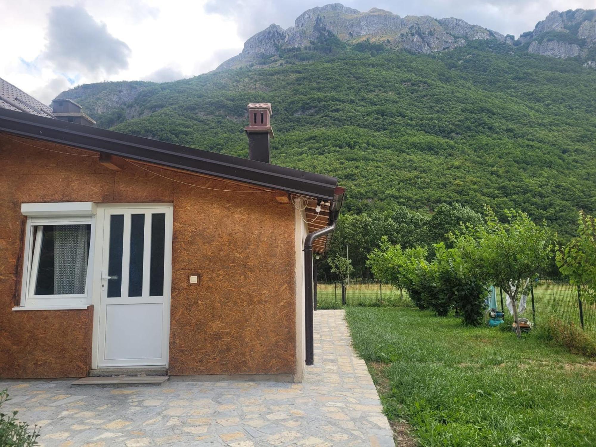 Lola Guest House Vuthaj 외부 사진
