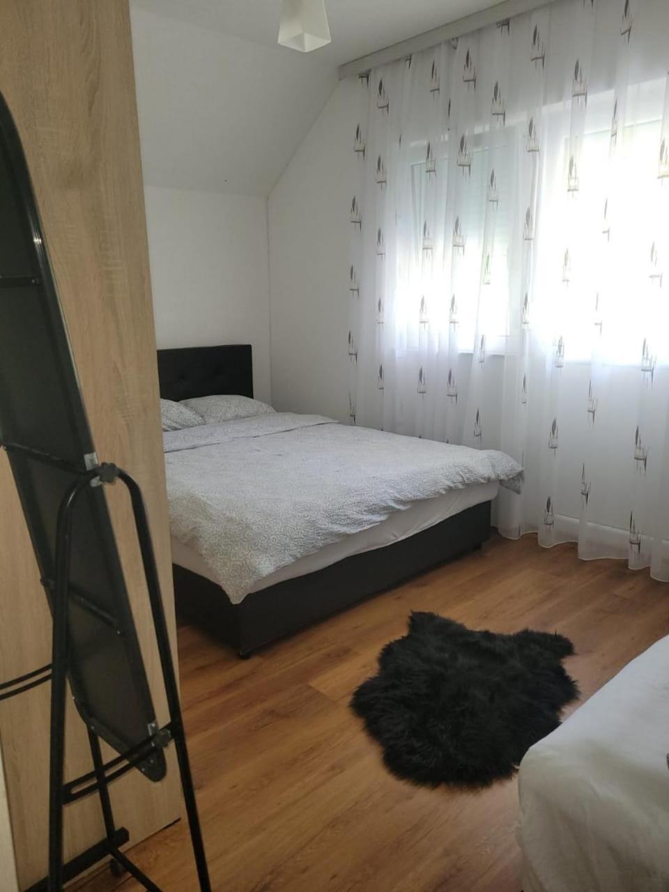 Lola Guest House Vuthaj 외부 사진