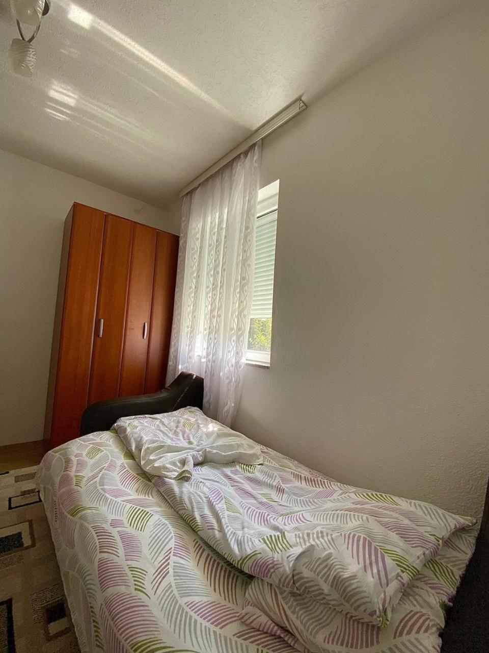 Lola Guest House Vuthaj 외부 사진