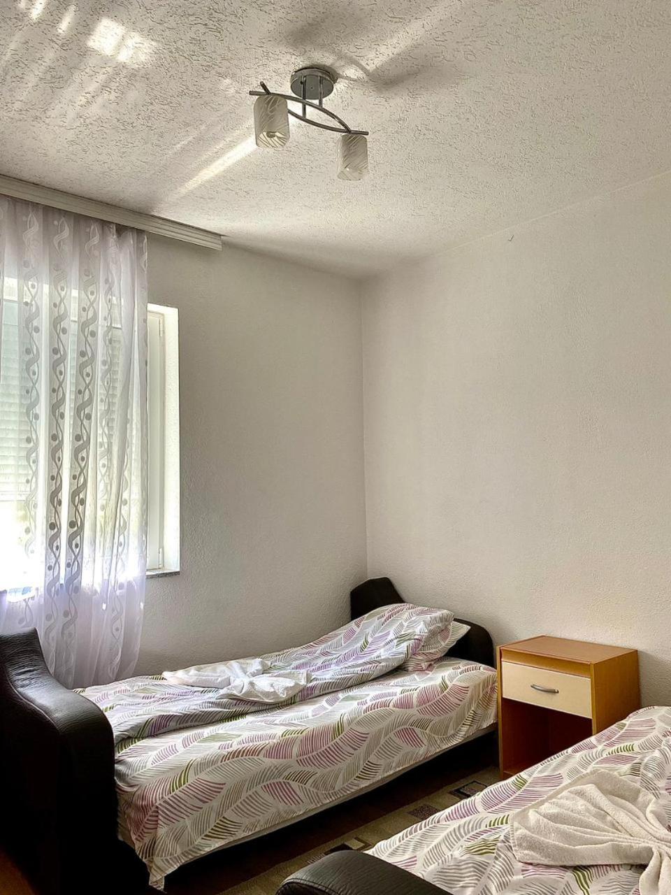 Lola Guest House Vuthaj 외부 사진