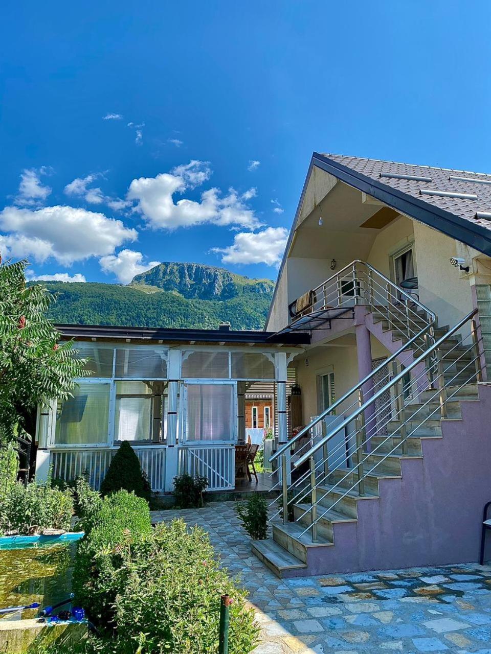 Lola Guest House Vuthaj 외부 사진